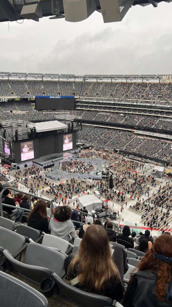 MetLife Stadium, section: 335, row: 26
