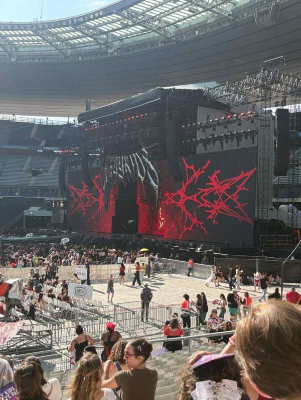 Stade de France, section: H1, row: 17, seat: 03