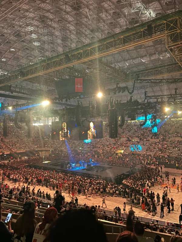 Palau Sant Jordi, section: 202, row: 27, seat: 5