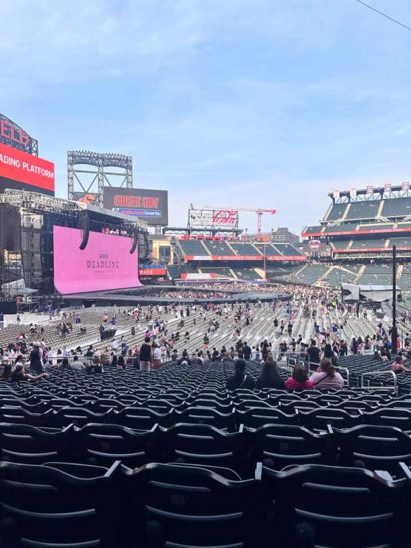 Citi Field, section: 129, row: 32, seat: 6