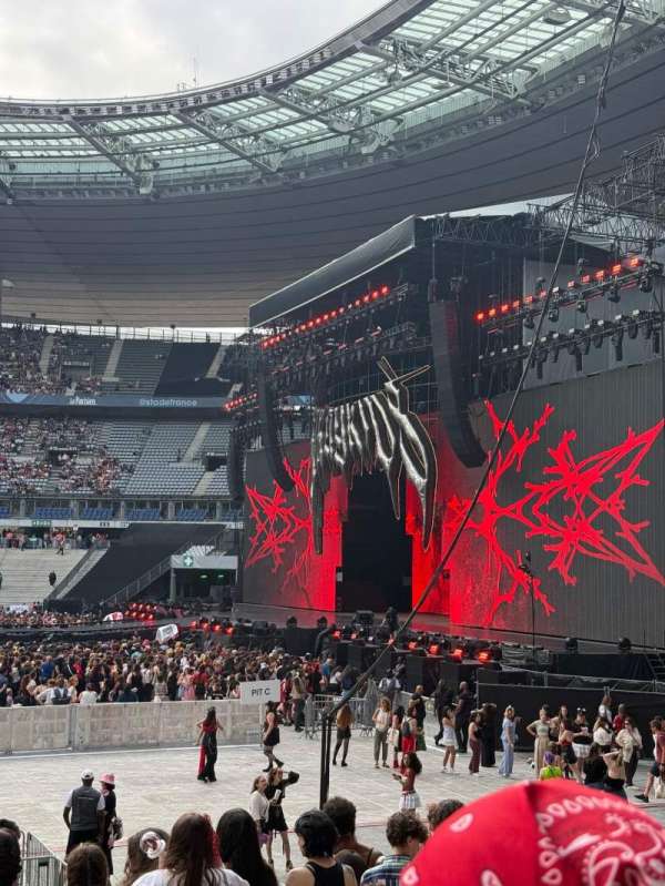 Stade de France, section: H2, row: 17, seat: 07
