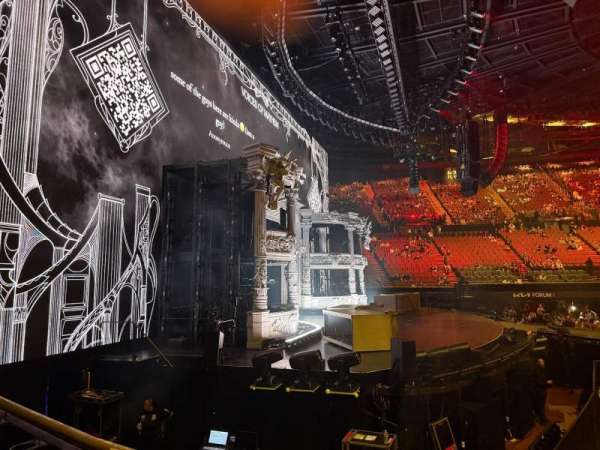 Kia Forum, section: 124, row: 2, seat: 8