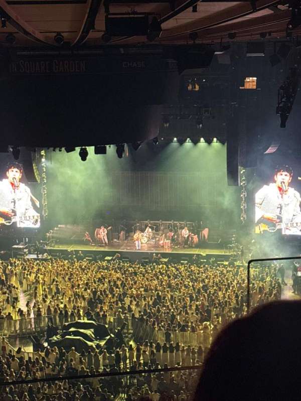 Madison Square Garden, section: 307, row: BS, seat: 5