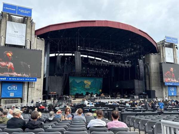 Jones Beach Theater, section: H, row: VV, seat: 1