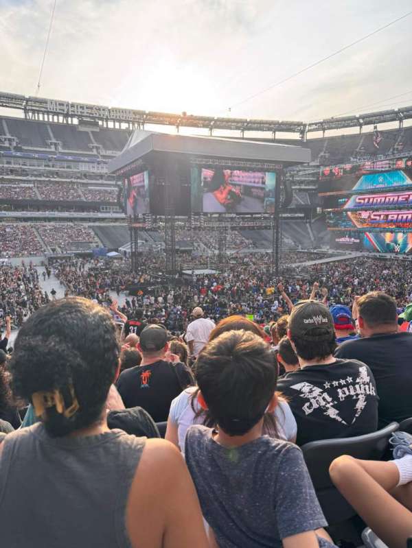 MetLife Stadium, section: 115a, row: 30, seat: 9