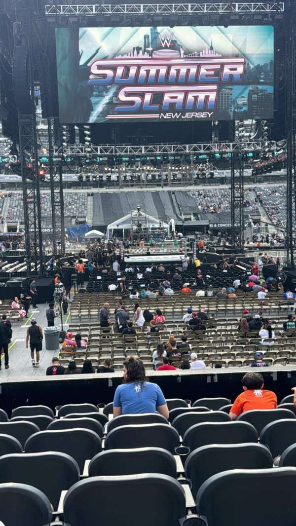 MetLife Stadium, section: 113, row: 9, seat: 22