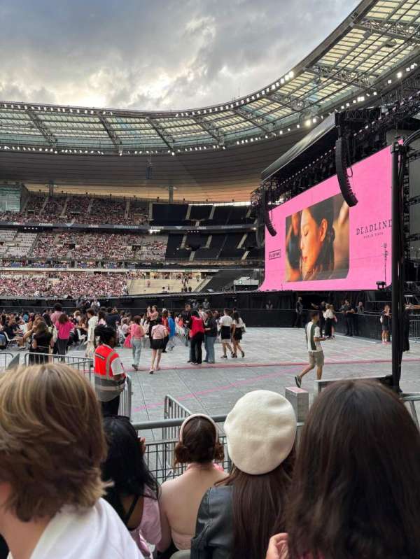 Stade de France, section: H2, row: 4, seat: 15