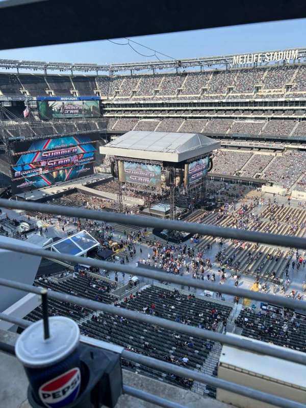 MetLife Stadium, section: 335, row: 1, seat: 11