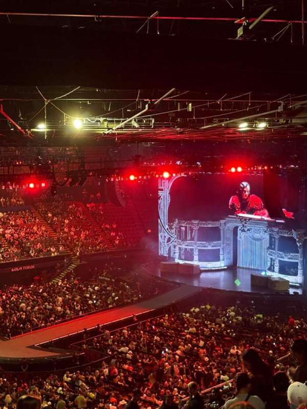 Kia Forum, section: 205, row: 17, seat: 4