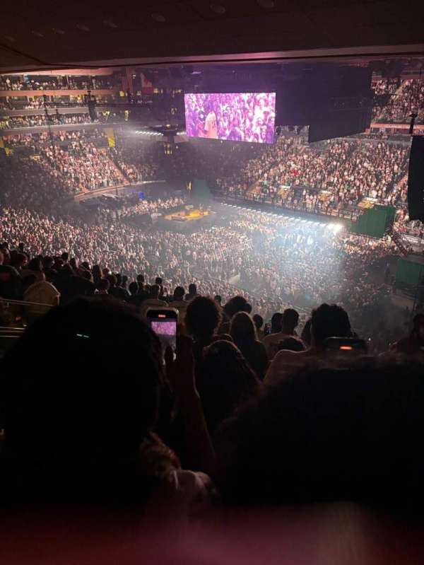 Madison Square Garden, section: 214, row: 12, seat: 7