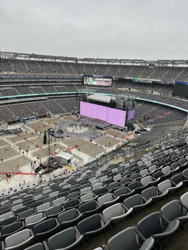 MetLife Stadium, section: 318, row: 21, seat: 25