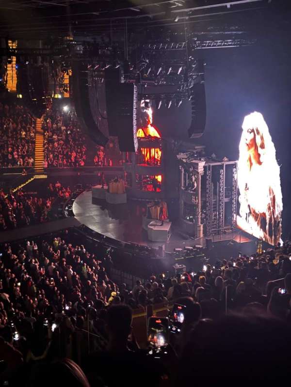 Kia Forum, section: 210, row: 9, seat: 6