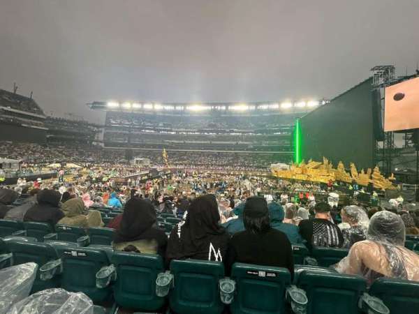 Lincoln Financial Field, section: 121, row: 17, seat: 9