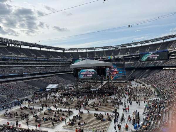 MetLife Stadium, section: 223, row: 2, seat: 4