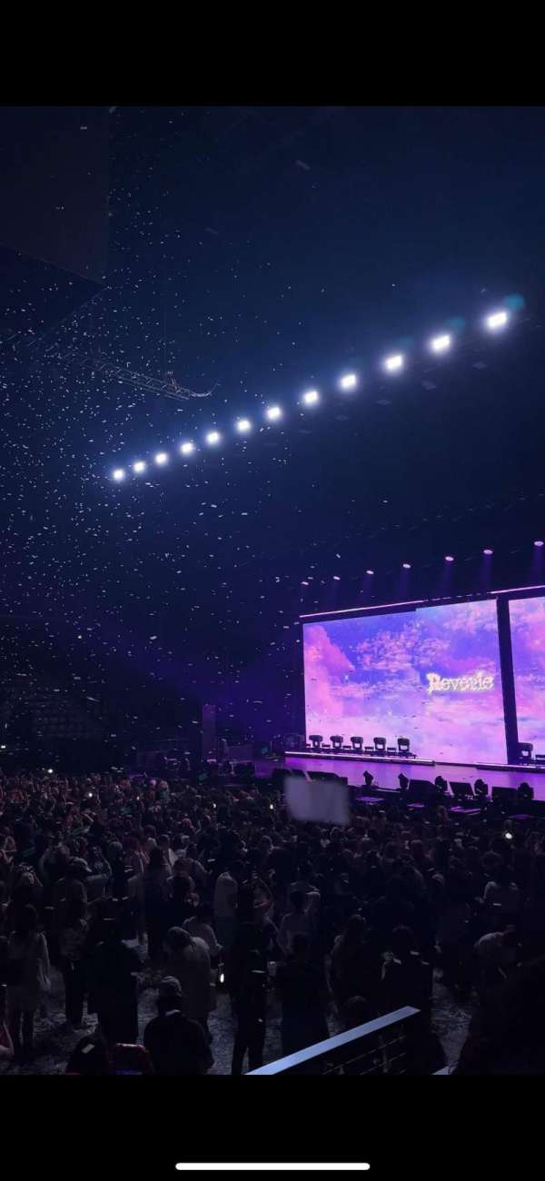 Adidas Arena, section: Gradin W, row: 10, seat: 26
