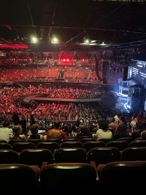 Kia Forum, section: 211, row: 14, seat: 5