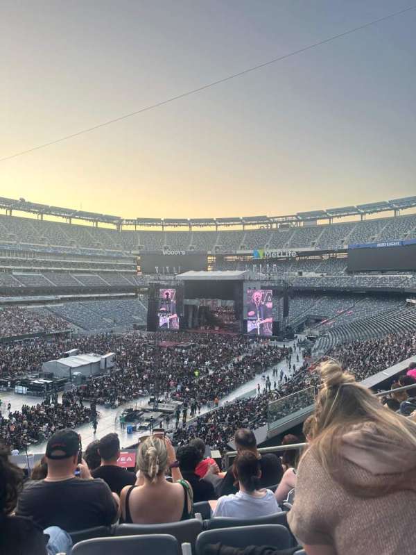 MetLife Stadium, section: 220a, row: 6, seat: 5