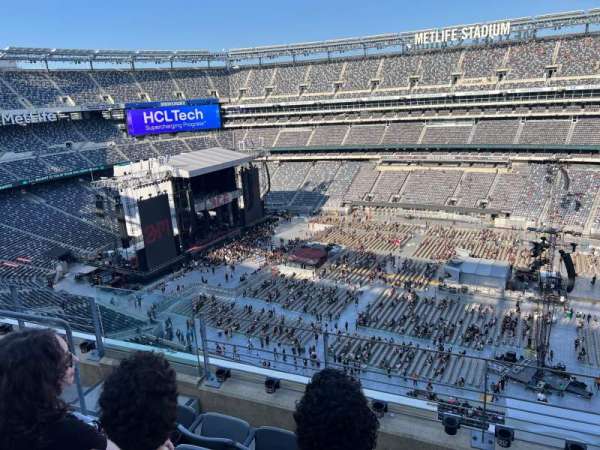 MetLife Stadium, section: 336, row: 4, seat: 21