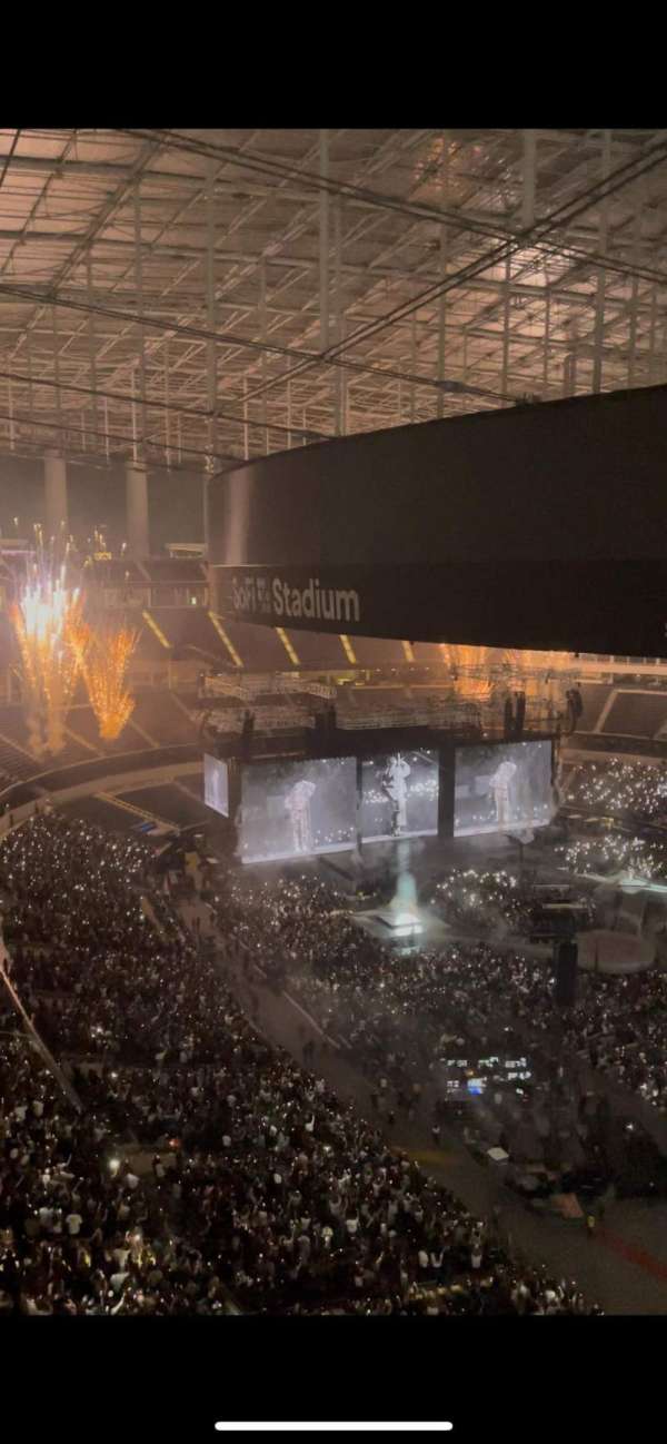 SoFi Stadium, section: 422, row: 1, seat: 5