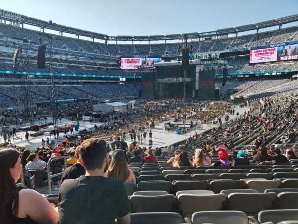 MetLife Stadium, section: 121, row: 29, seat: 28