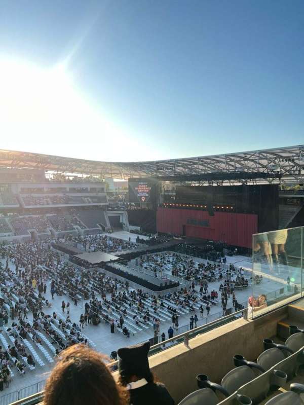 BMO Stadium, section: 213, row: M, seat: 10
