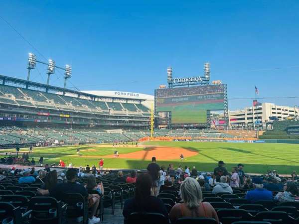 Comerica Park, section: 118, row: 27, seat: 17