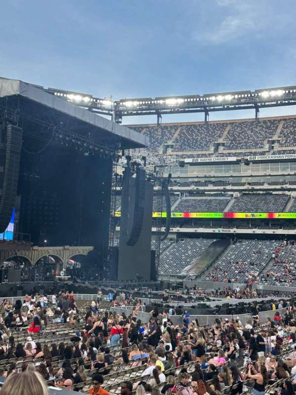 MetLife Stadium, section: 139, row: 9, seat: 12