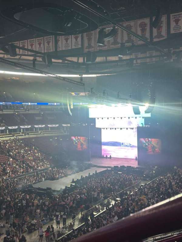 United Center, section: 205, row: 6, seat: 1