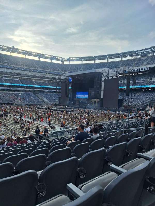 MetLife Stadium, section: 115c, row: 16, seat: 10