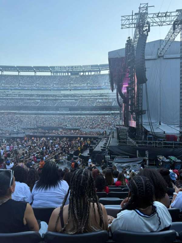 MetLife Stadium, section: 110, row: 16, seat: 10