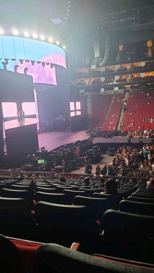 Toyota Center, section: 121, row: 17, seat: 8