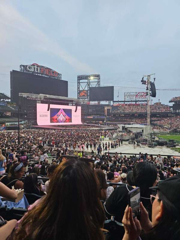 Citi Field, section: 124, row: 26, seat: 7