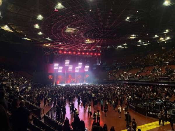 Kia Forum, section: 132, row: 7, seat: 5