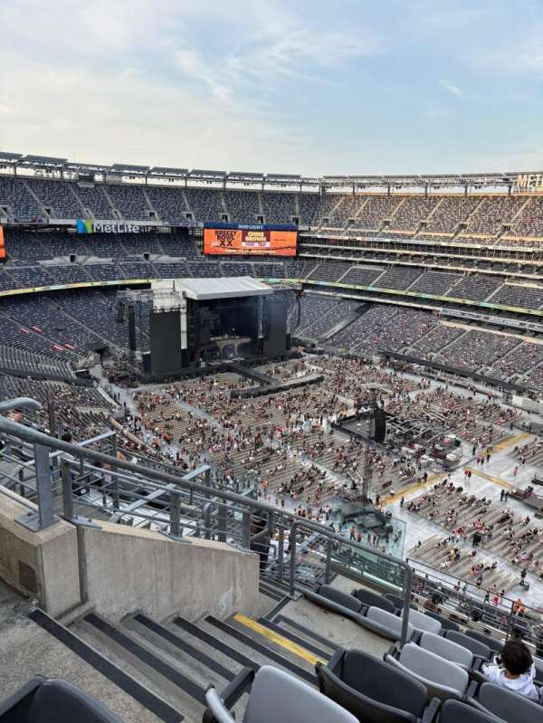 MetLife Stadium, section: 333, row: 12, seat: 15