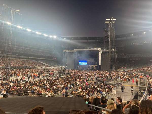 MetLife Stadium, section: 123, row: 12, seat: 5