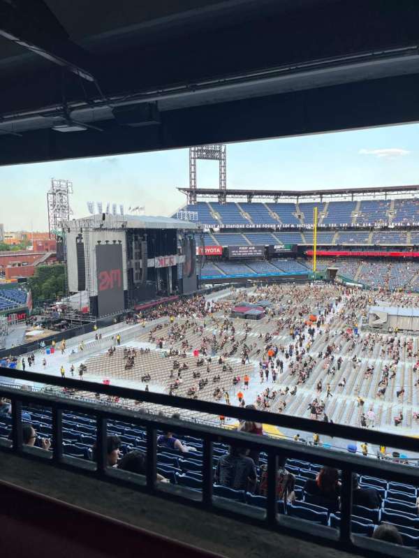 Citizens Bank Park, section: Suite 79, seat: 25