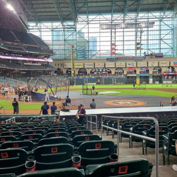 Daikin Park, section: 122, row: 16, seat: 21