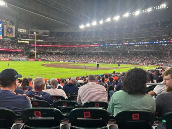 Daikin Park, section: 107, row: 15, seat: 16