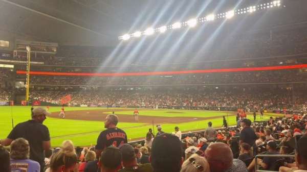 Daikin Park, section: 107, row: 17, seat: 13