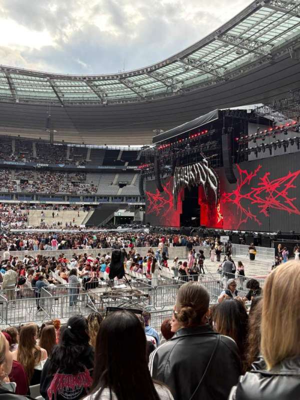 Stade de France, section: H1, row: 12, seat: 06
