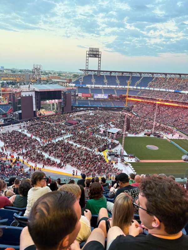 Citizens Bank Park, section: 428, row: 8, seat: 12