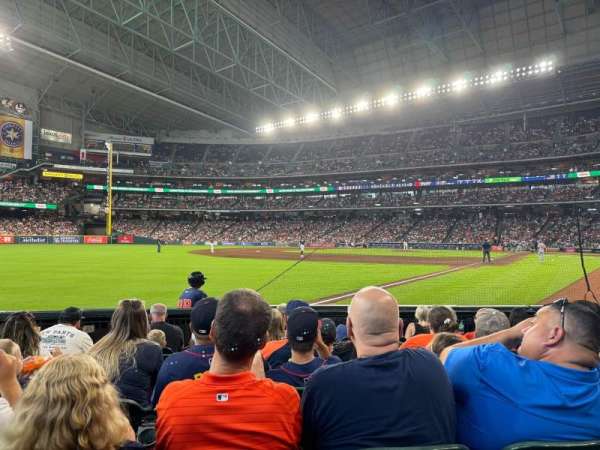 Daikin Park, section: 106, row: 8, seat: 10