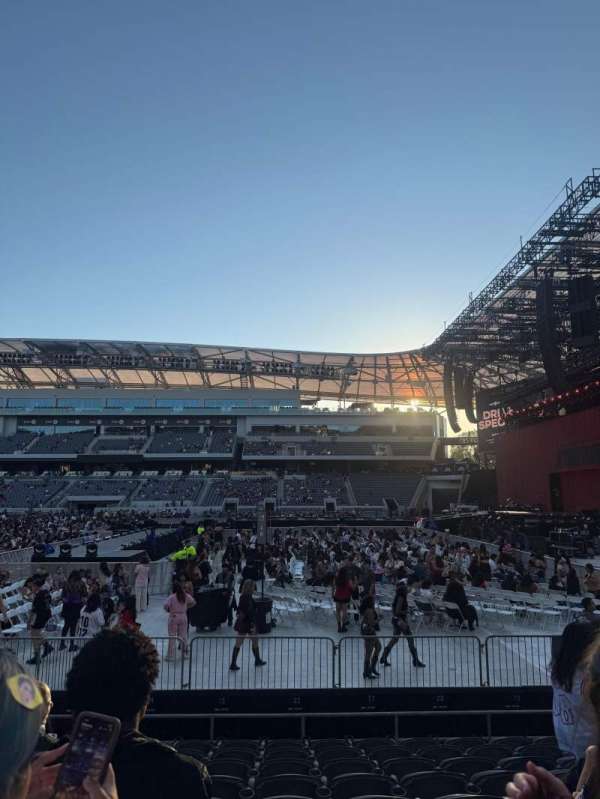BMO Stadium, section: 110, row: J, seat: 14