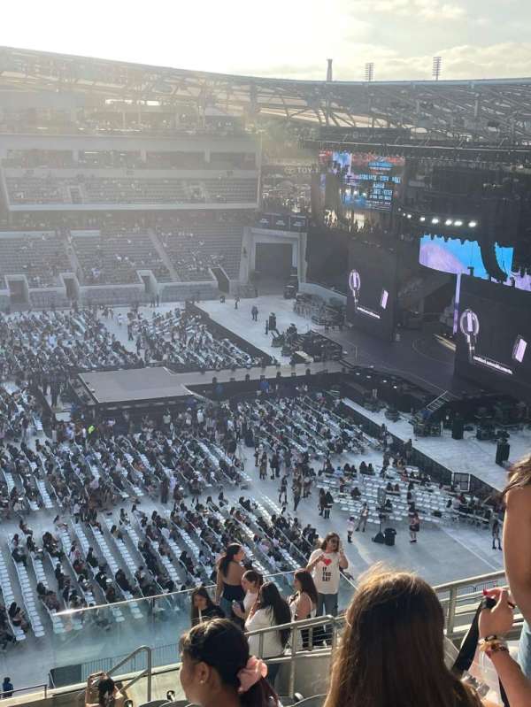 BMO Stadium, section: 212, row: X, seat: 7