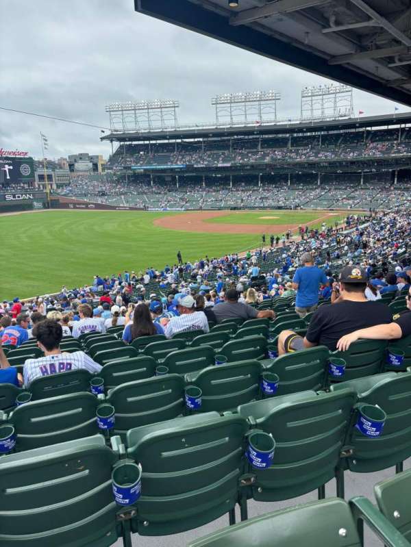 Wrigley Field, section: 203, row: 21, seat: 16