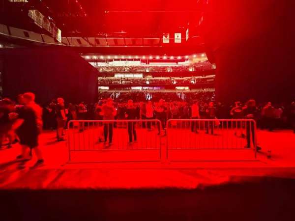 United Center, section: 122, row: 1, seat: 1
