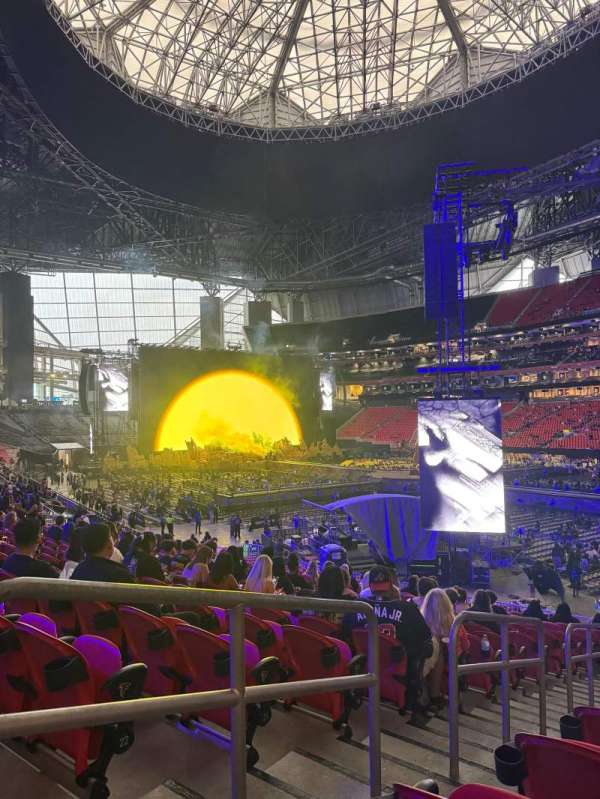 Mercedes-Benz Stadium, section: 123, row: 24, seat: 19