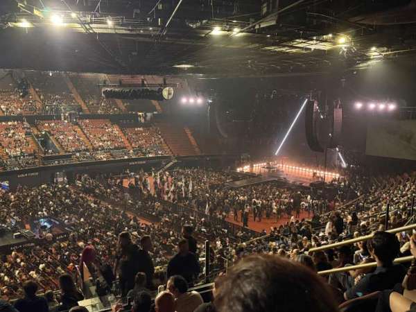 Kia Forum, section: 206, row: 10, seat: 8