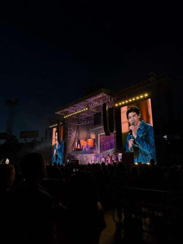 Fenway Park, section: B1, row: 2, seat: 18