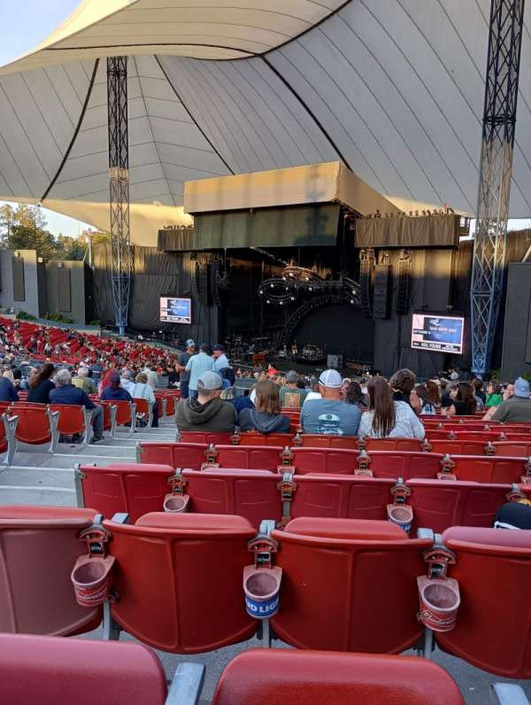 Shoreline Amphitheatre, section: 200, row: V, seat: 36